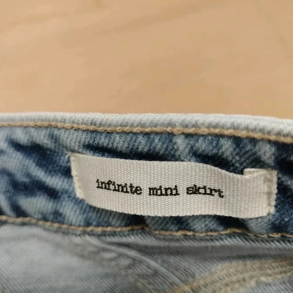 Jessica Simpson Size 30/10 Light Denim Infinite Mini Skirt - Picture 3 of 8